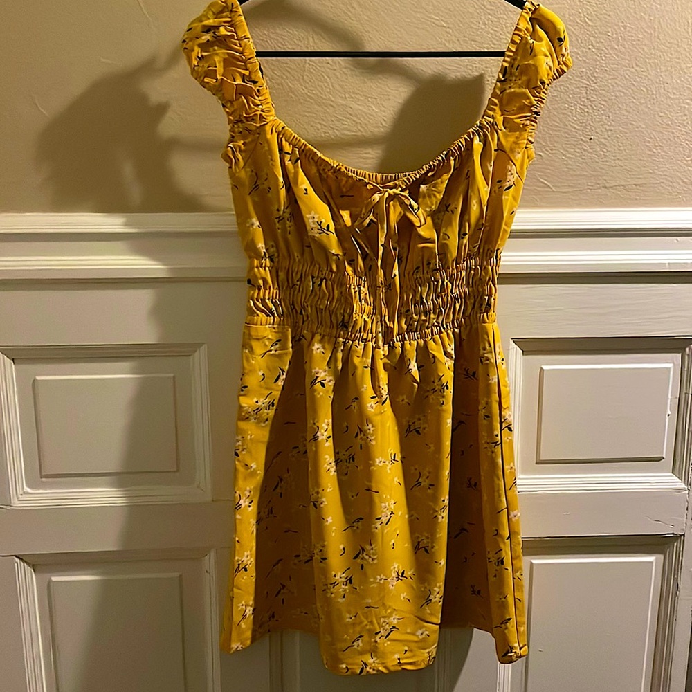 Yellow floral summer dress. NWT!